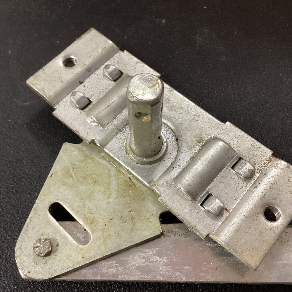 GENUINE MACK 62QS323B Lock New