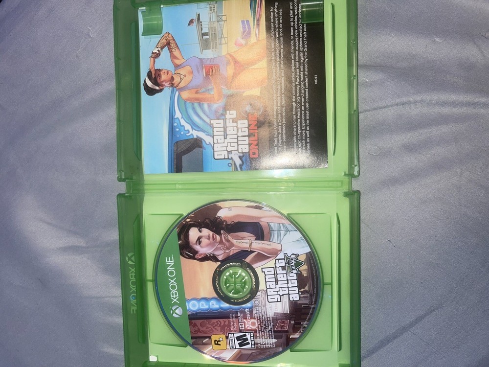 Xbox one W 8 games + Controller & Power+HDMI Cords