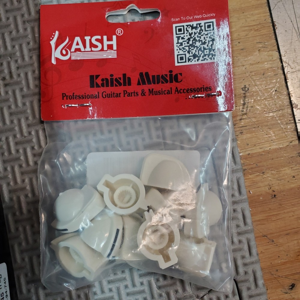 Assorted Stereo Knob Set