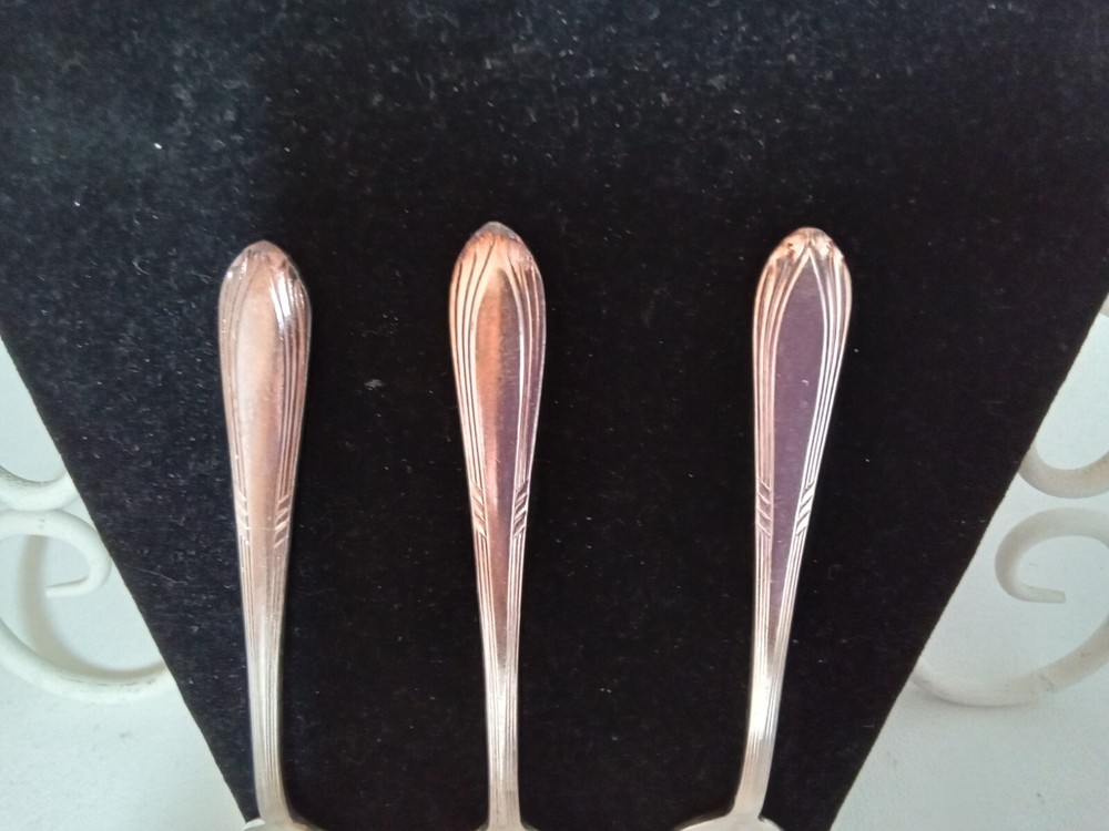 ROGERS & BROS. "FACINATION "PATTERN 2 DESSERT FOLKS 1 TEASPOON SILVERPLATED...
