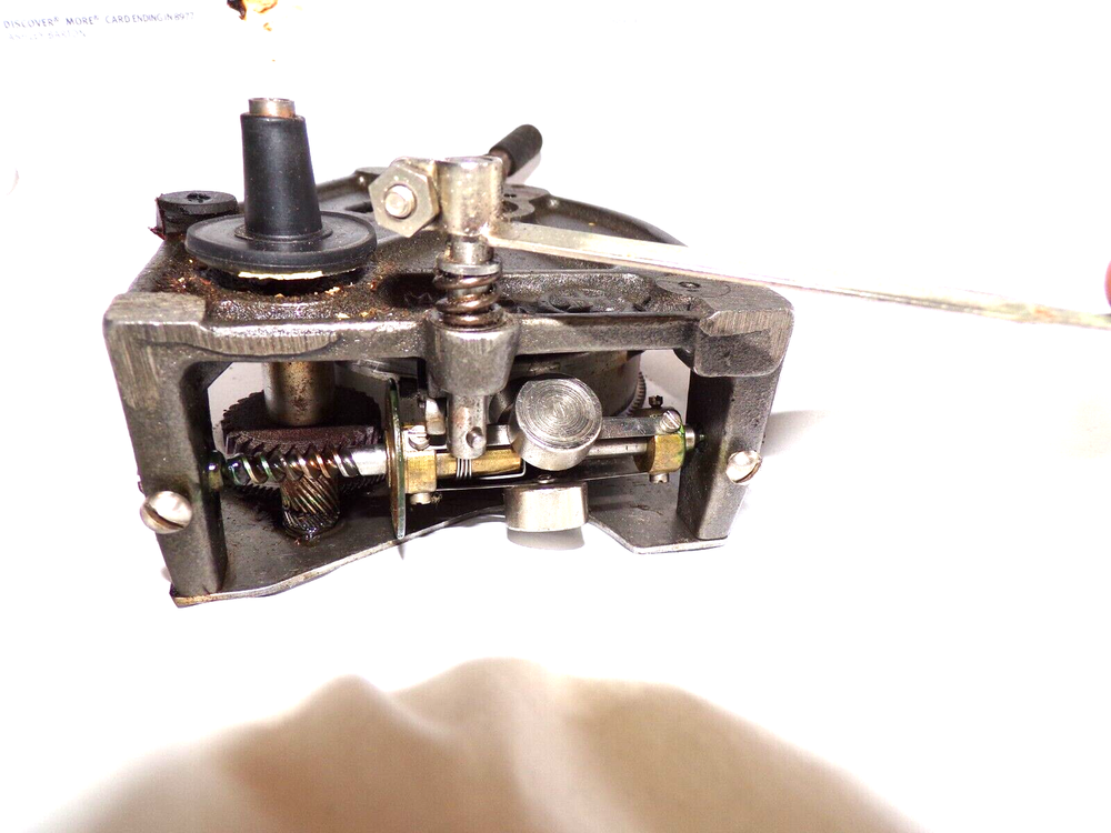 PORTABLE DISC PHONOGRAPH SINGLE SPRING MOTOR
