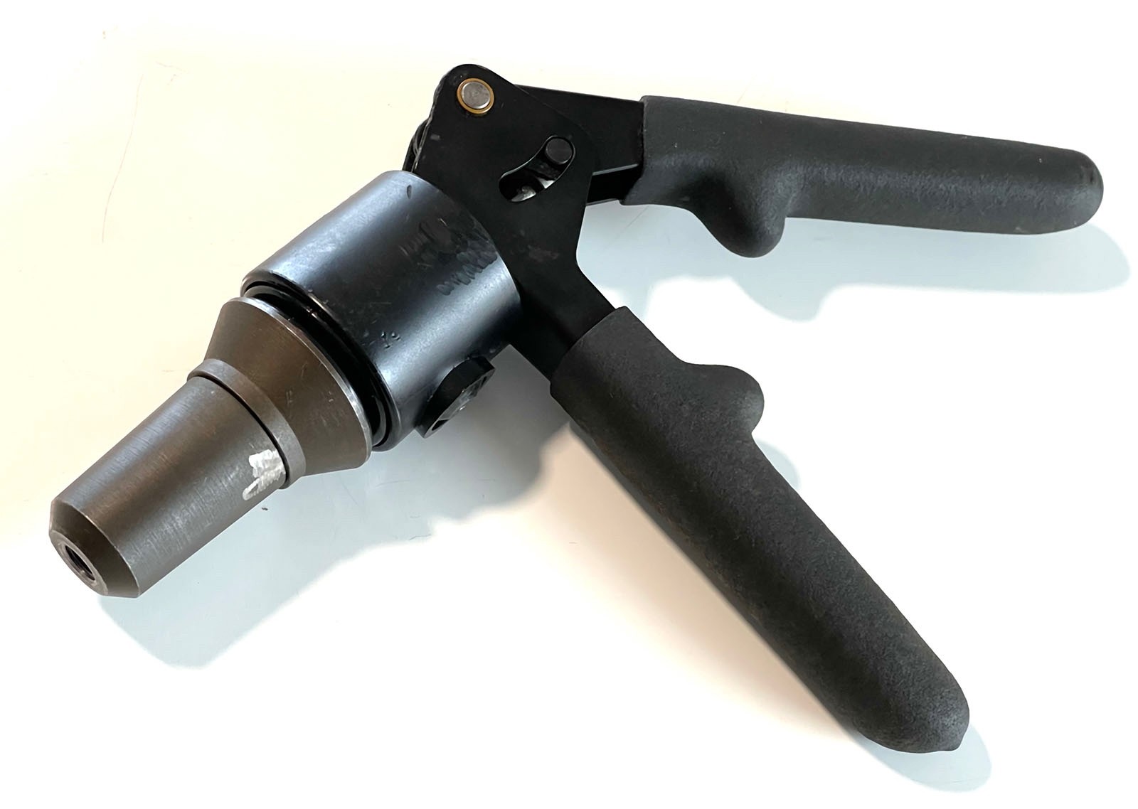 FSI D-100-MIL-1 Hydraulic Blind Rivet Gun Riveter Fastener CherryMAX NOT WORKING