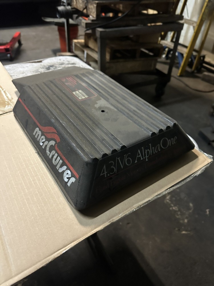 Mercruiser 4.3 v6 alpha one engine cover