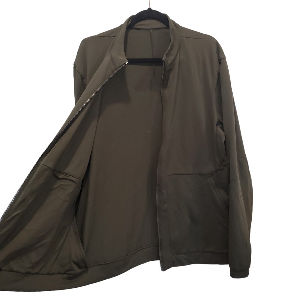 Men’s Lululemon Division Track Jacket Dark Olive Green Size X Large EUC