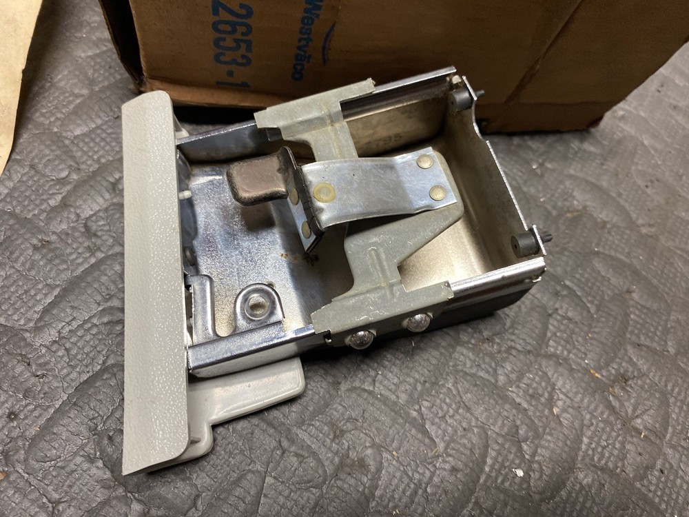 1973 THUNDERBIRD FORD ASHTRAY PULLOUT BRACKET NOS D2SZ-6504810-A