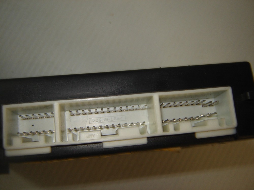 1999-04 Ford Mustang GEM Multifunction Control Module YR33-14B205-AB