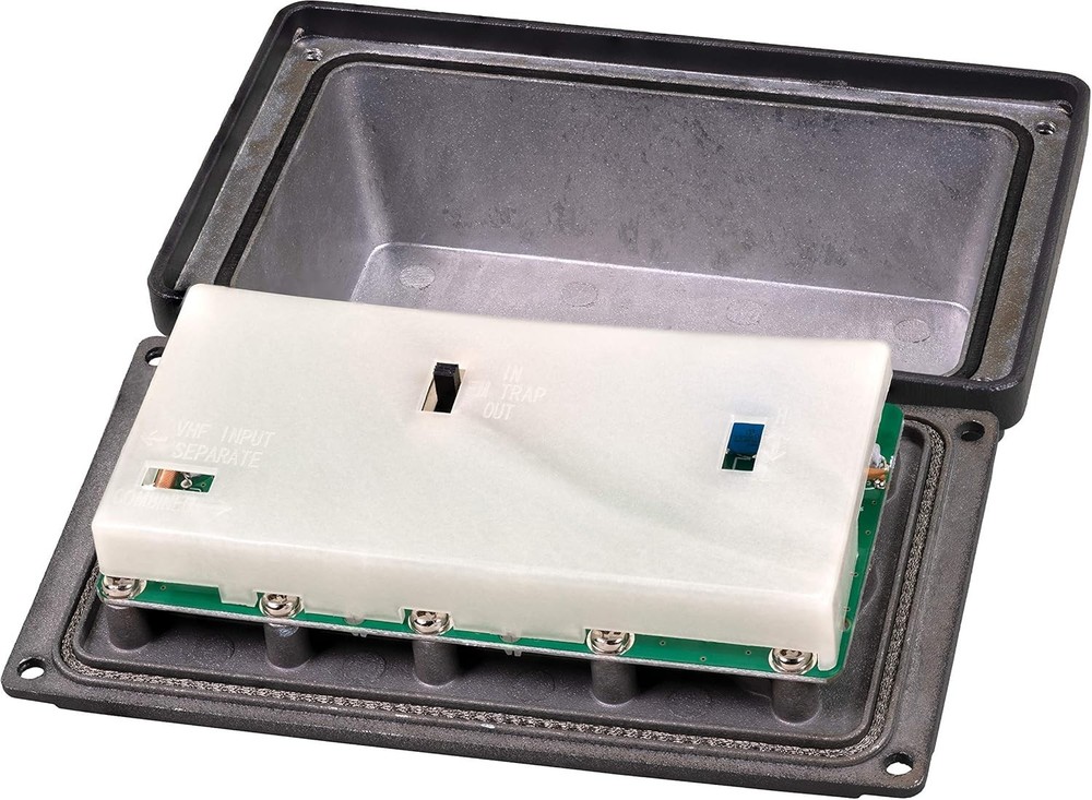 High-Performance Titan 2 Antenna Pre-Amplifier, 16dB Flat Gain, Metal/Plastic