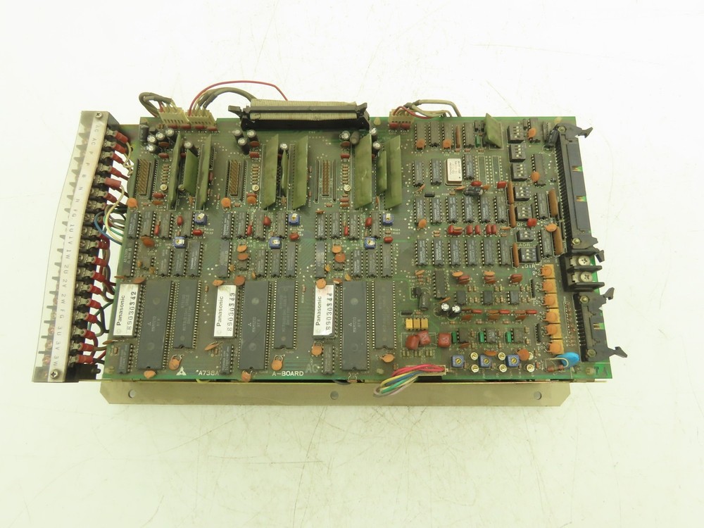 Hitachi HDV472 Servo Controller Power Supply Unit 270VDC Input 200/220VAC Output