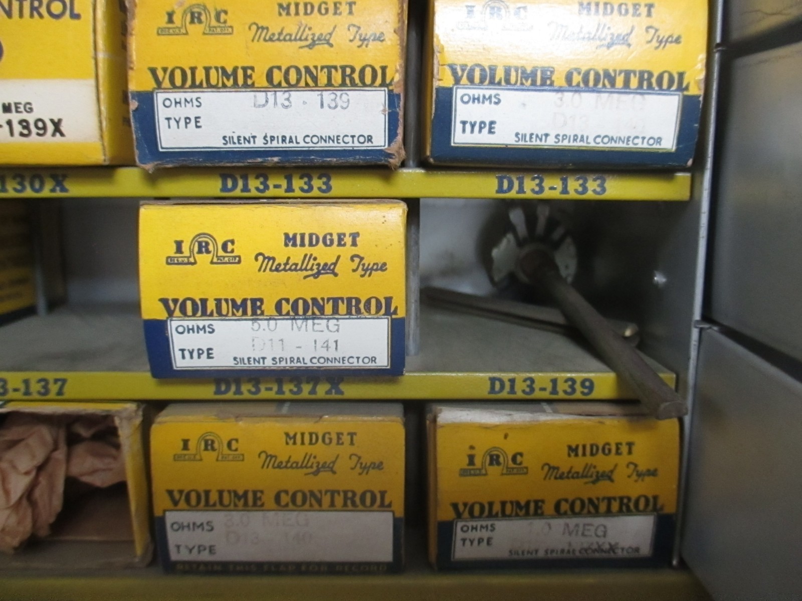 VINTAGE ANTIQUE IRC RADIO TV VOLUMN CONTROL KITS RCA ZENITH CROSLEY MOTOROLA