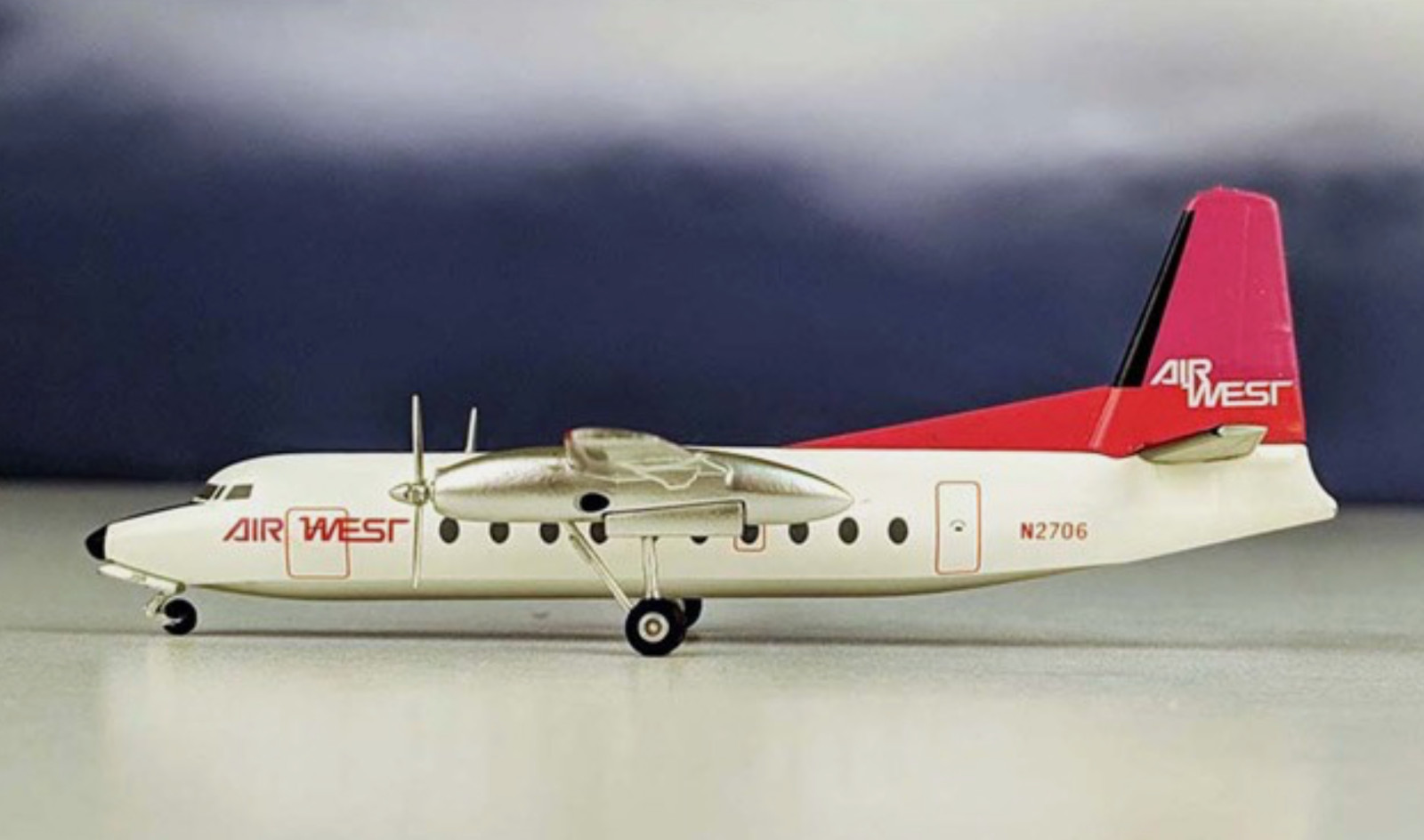 AC219457 AeroClassics F27 Friendship 1/200 Model N2706 Air West