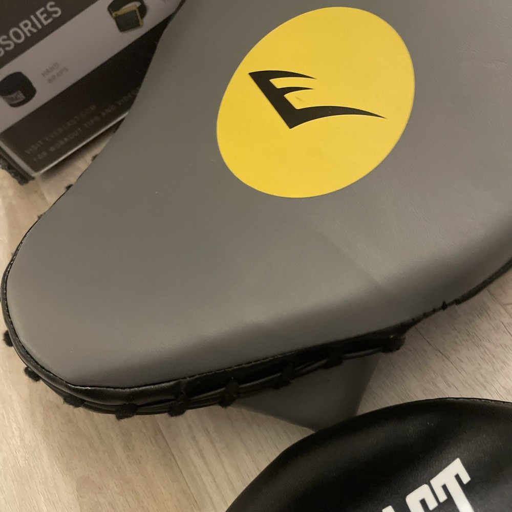 Everlast Mantis Evercool Punch Mitts
