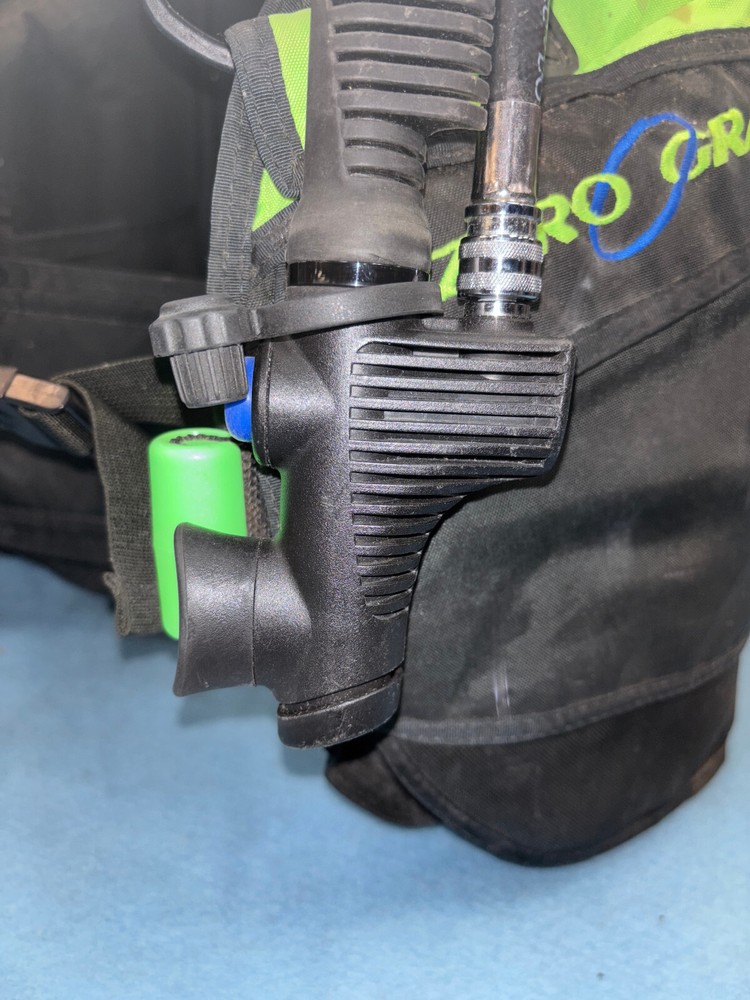 Used Zero Gravity Sea Quest BCD, Size Medium