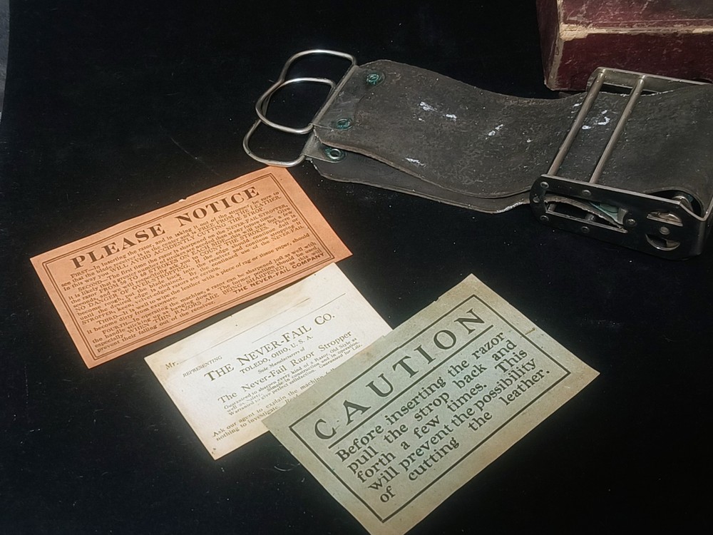 VINTAGE Never Fail Stropper Leather Razor Strop WITH Original Box LEAFLETS
