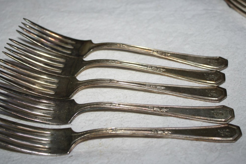 Wm. ROGERS & SON SILVER PLATED FLATWARE "MAYFAIR" (5) DINNER FORKS 7.5" MONO