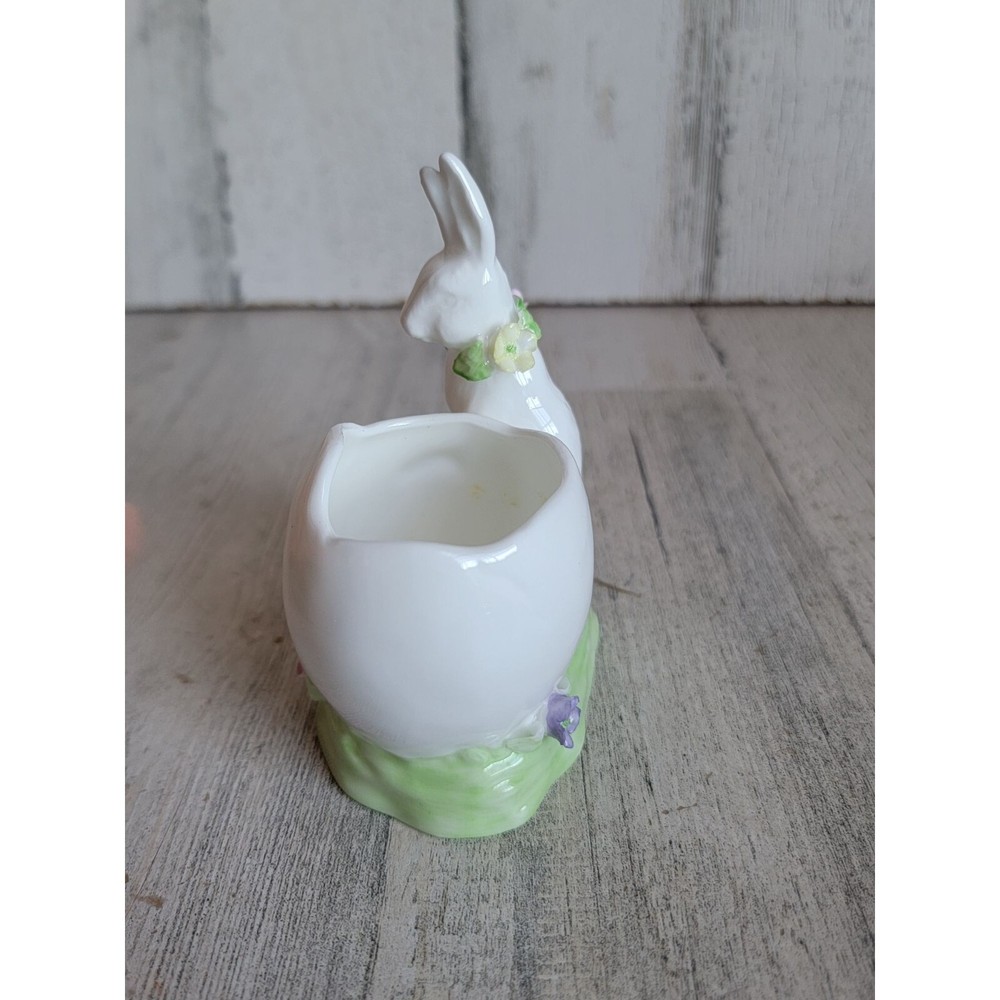 Ceramic white bunny Easter egg holder figure home decor