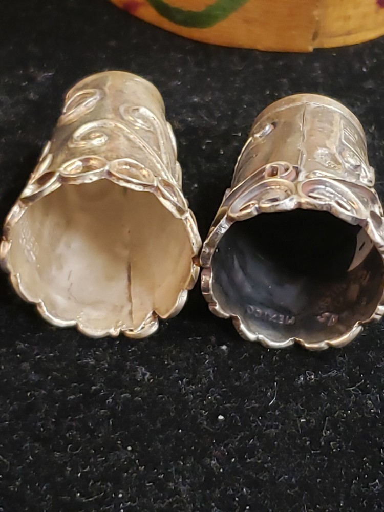 .925 STERLING SILVER THIMBLES TAXCO MEXICO SIGNED WITH TREE BARK CASE