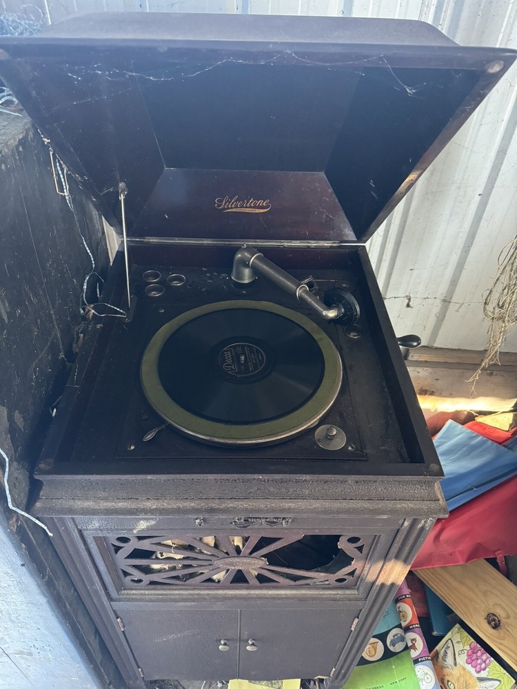 antique hand crank record player