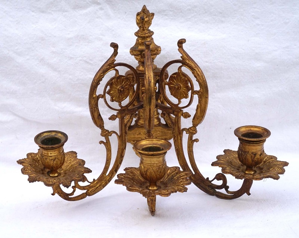 French Victorian Ormolu Engraved Brass 3 Arms Sconce Wall Light 19th C