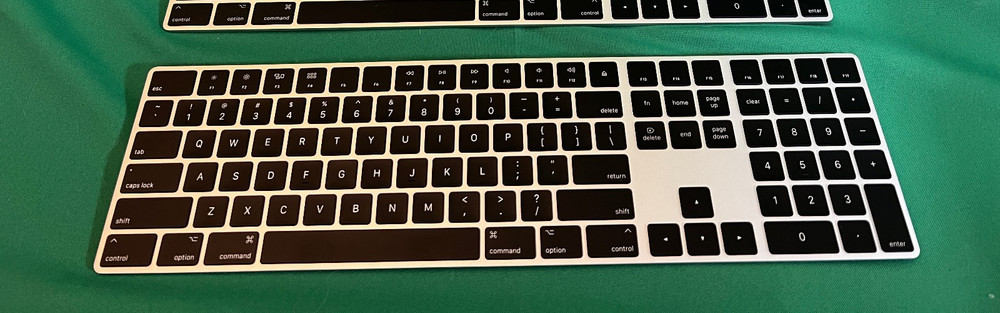 Apple A1843 Wireless Bluetooth Magic Keyboard With Numeric Keypad W/Charge Cable