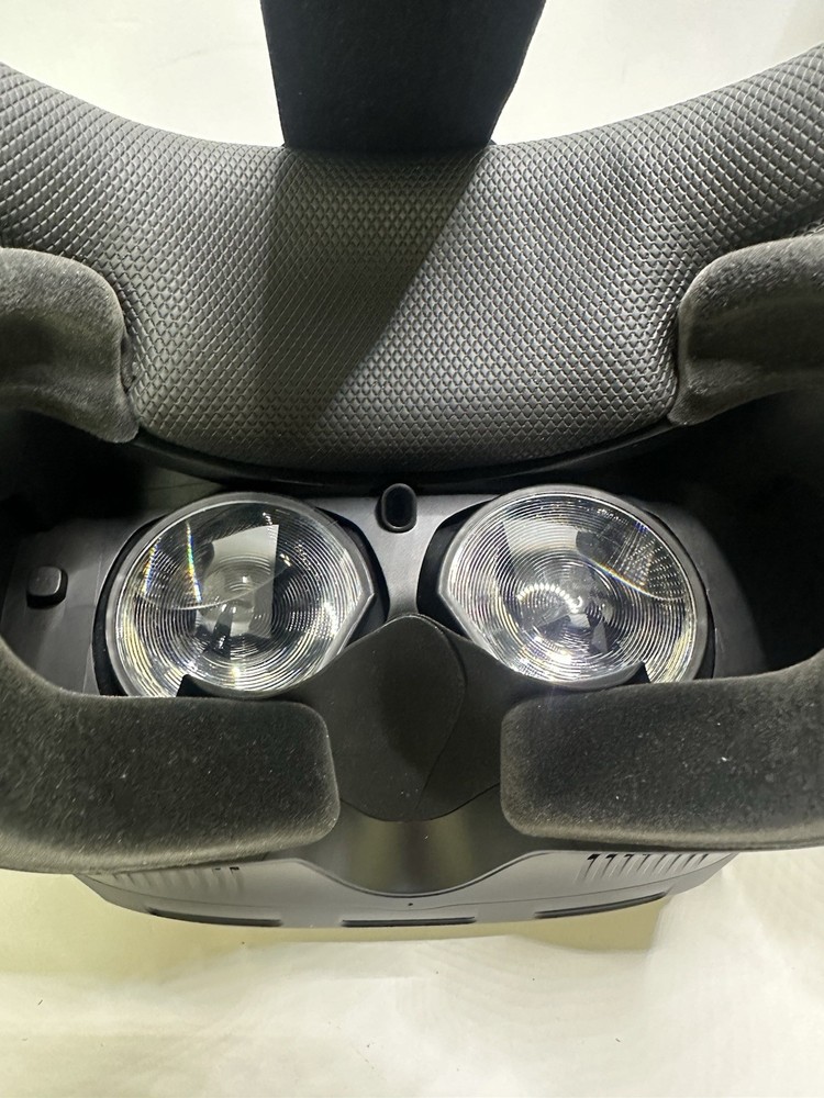 HTC Vive Cosmos Elite Full VR Kit with Base Stations, Controllers