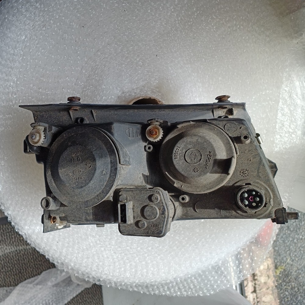VW Passat 2001 N/S Passenger side Headlight