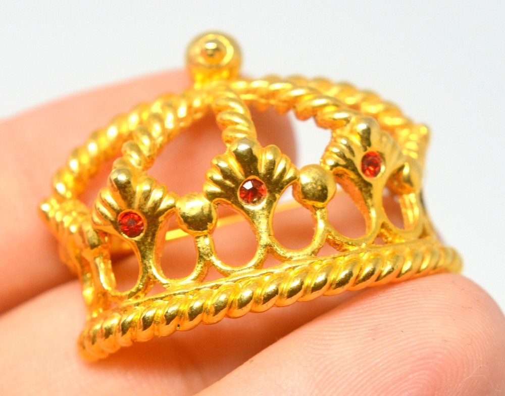 ACONDA BRANDED CROWN BROOCH
