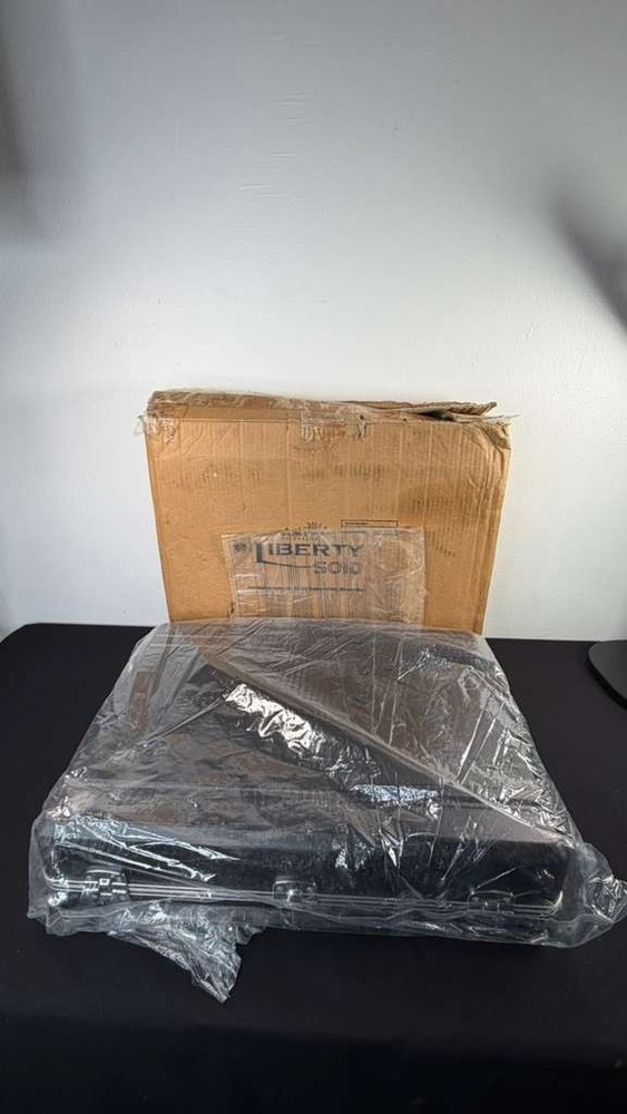 MINT Ash Technologies Liberty Solo 4DC005 Video Magnifier Complete