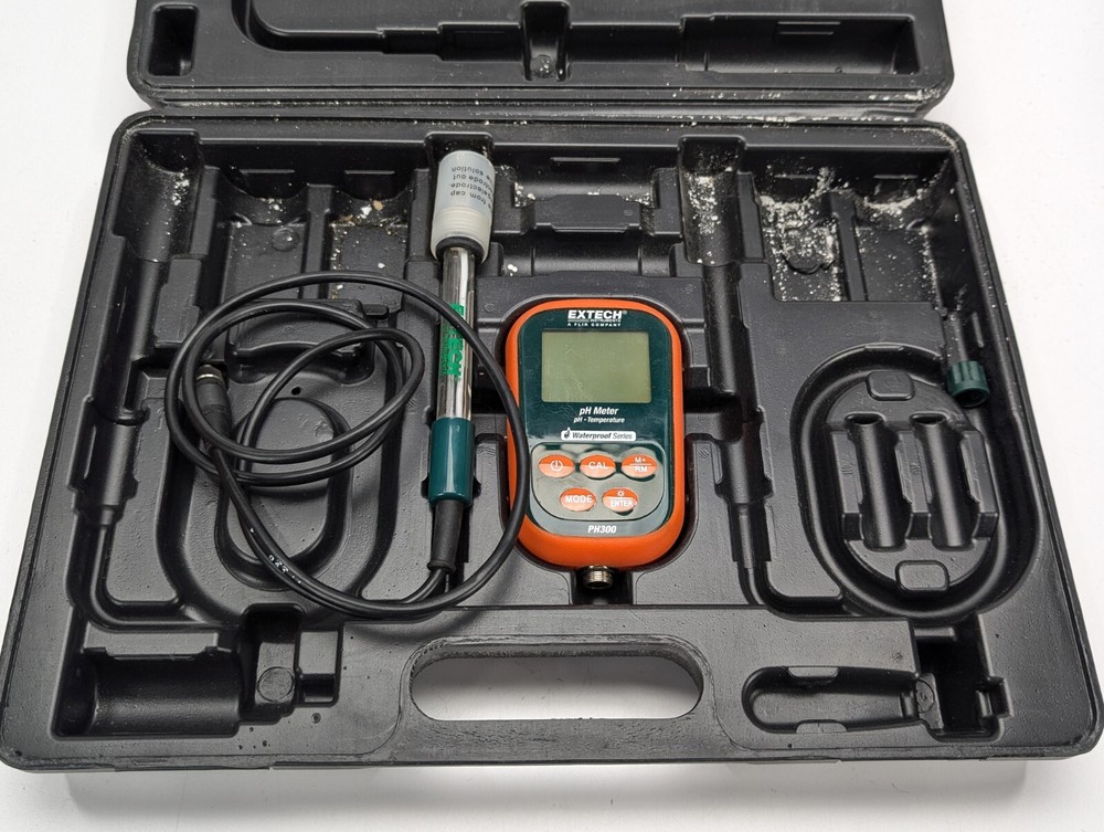 EXTECH PH300 pH / Temp Meter Kit w/Probe and Case