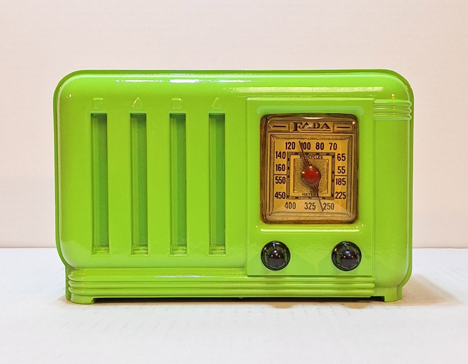 Old Antique Bakelite Fada Vintage Tube Radio - Restored & Working Deco Tabletop