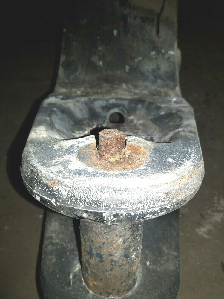 PETERBILT 387 SPRING HANGER 02-04020R