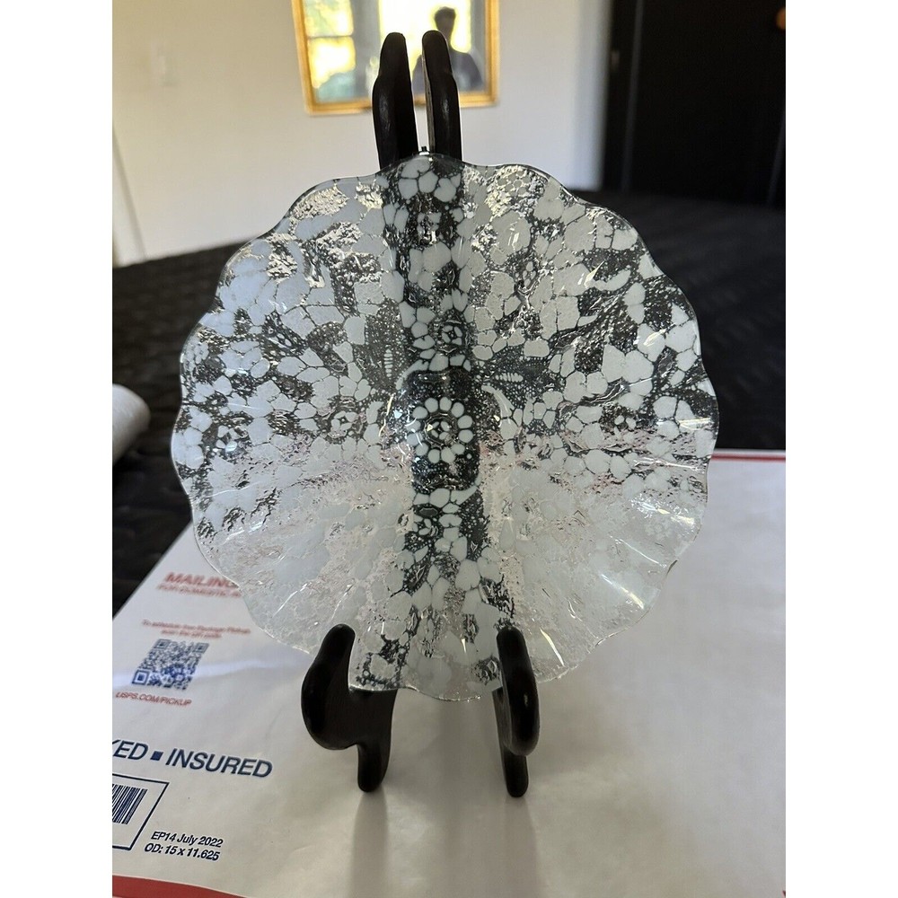 White Snowflake Design In Clear Glass Small Candy Dish Beautiful Pattern 7” EUC