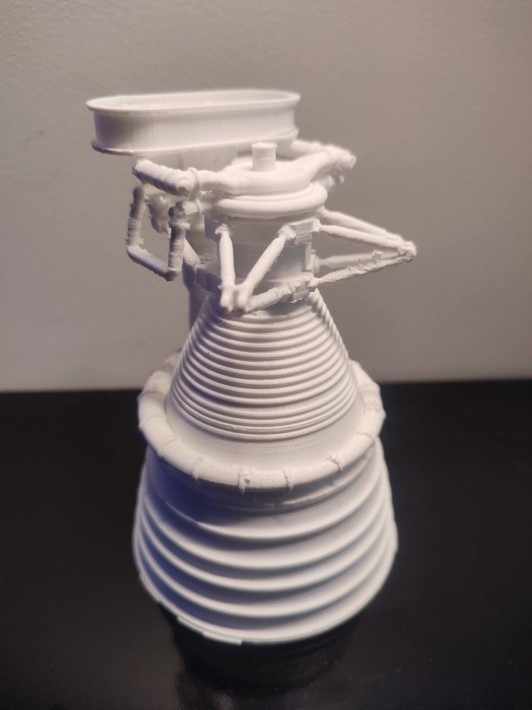 3d printed Rocketdyne F-1 rocket Engine 1:20