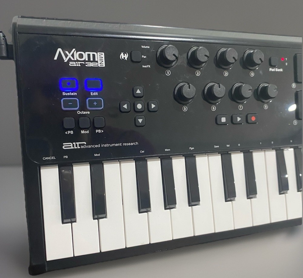 M-Audio Axiom AIR Mini 32 USB MIDI Keyboard Controller 32 Keys 8 Pads 8 Knobs