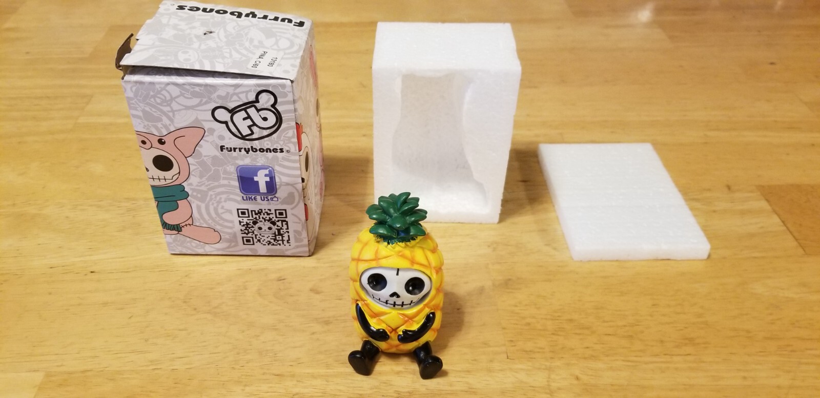 FURRYBONES Pina the Pineapple Figurine Skull in Costume  in box