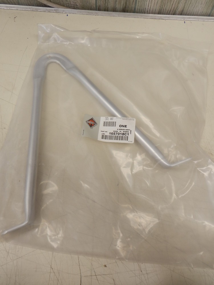 TWO (2) PACK GENUINE INTERNATIONAL 1657018C1 UPPER MIRROR BRACKET