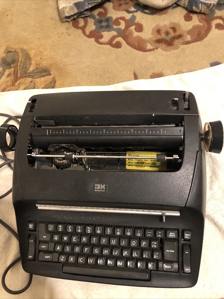 AS IS IBM SELECTRIC 1 TYPEWRITER ,BAD SWITCH AND LEFT MARGIN BROKEN.