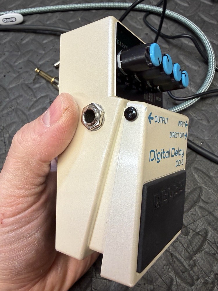 Boss DD-3 Digital Delay Electric Guitar Effect Pedal