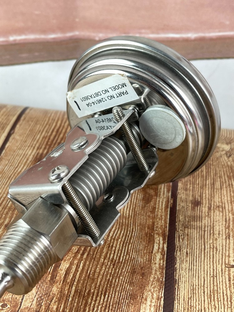 DWYER DBTA3601 Digital Thermometer Solar