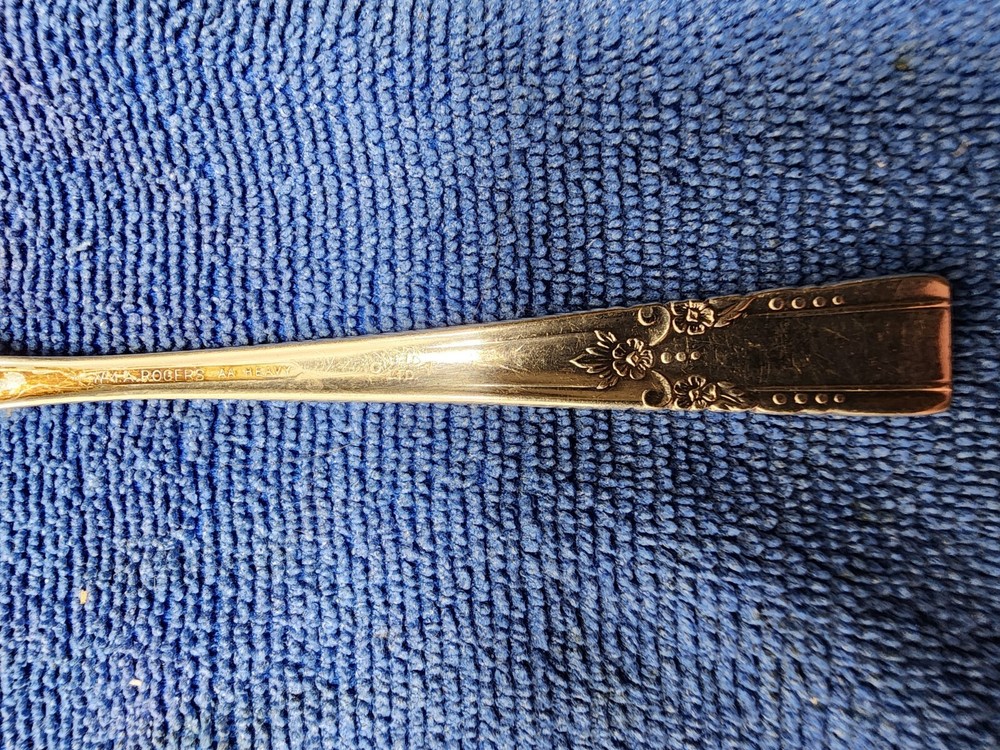 WMA Rogers AA Heavy single spoon Oneida Artistic Pattern