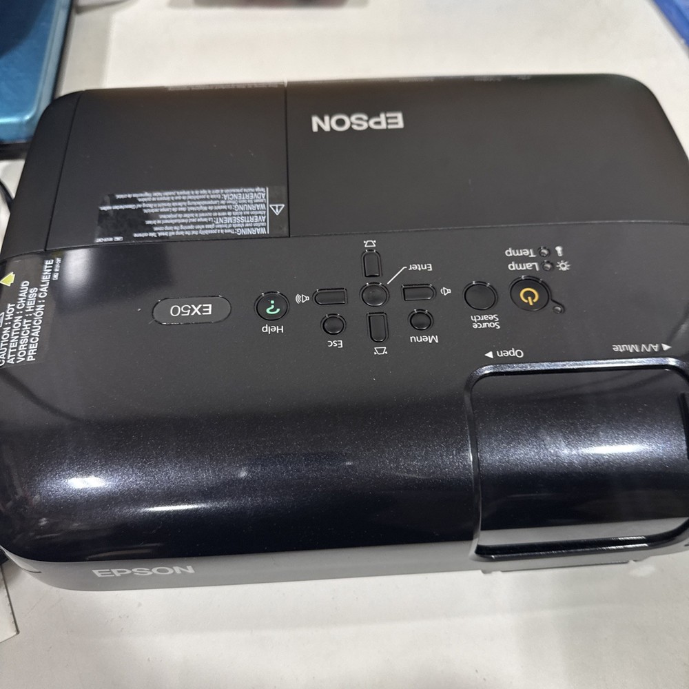 Epson EX50 3LCD multimedia projector With Bag