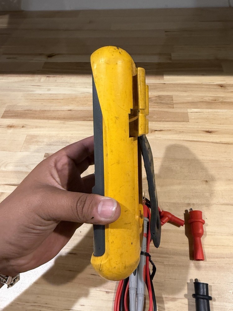 FLUKE 787 PROCESSMETER W/LEADS & CLIPS (SHIPS FAST) (LIGHT DOESNT WORK)