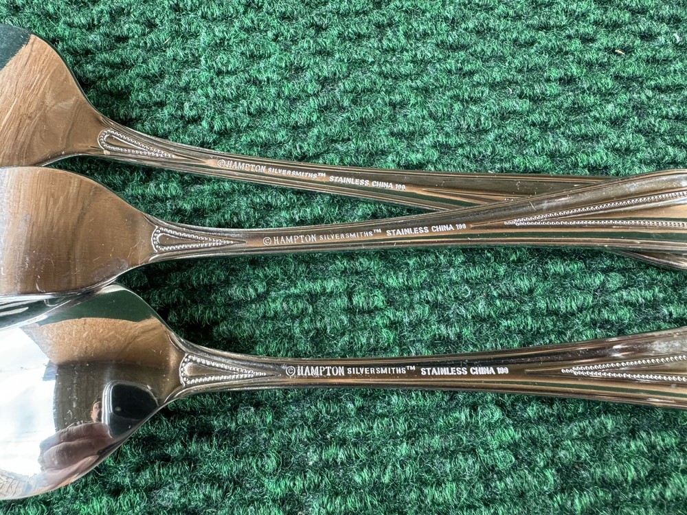 Hampton Silversmiths HSV209 Gold Accent Beaded Flatware 68 Pieces