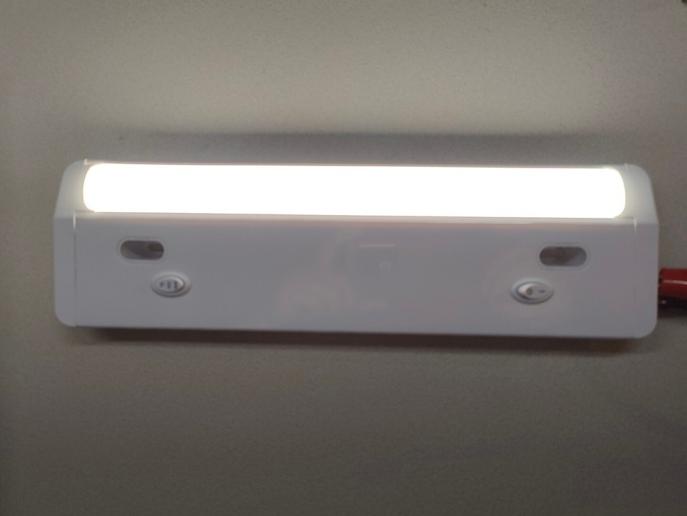 ULTRA PROGRADE ProLink Plugin 12" LED White Under Cabinet Light. No Plugin Cable