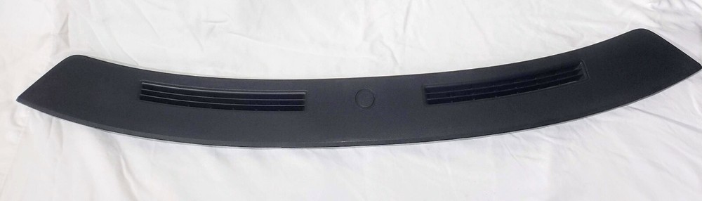 05-10 Chrysler 300 Upper Dash Defroster Panel Trim