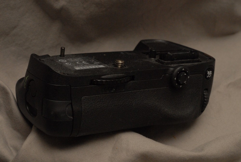Nikon MB-D14