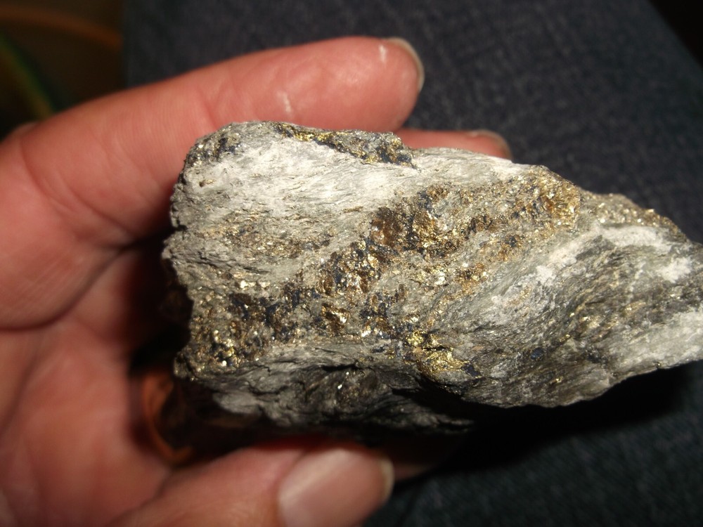 Gold, silver, copper, 271 grams samples ,ore high grade .