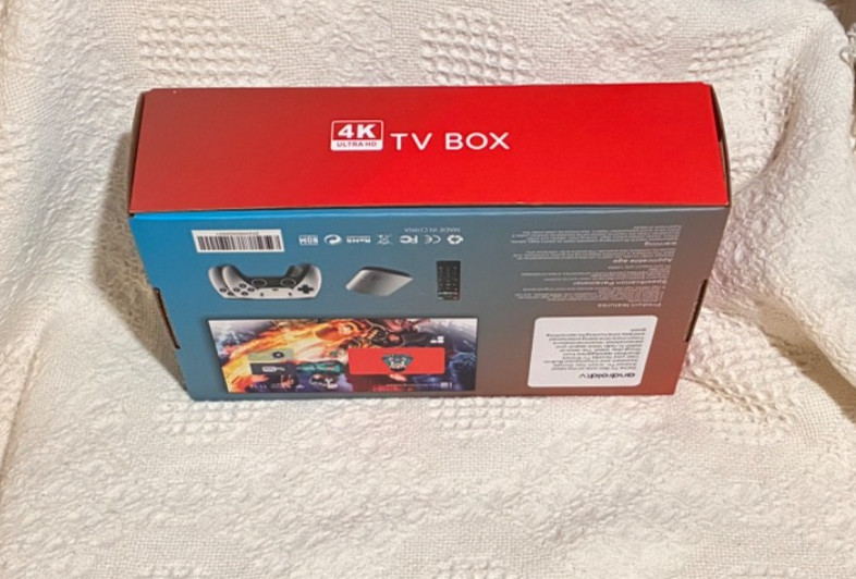 M77 Android TV Game Box 4K 8K HDR 5G w/ 2 Wireless Controllers New