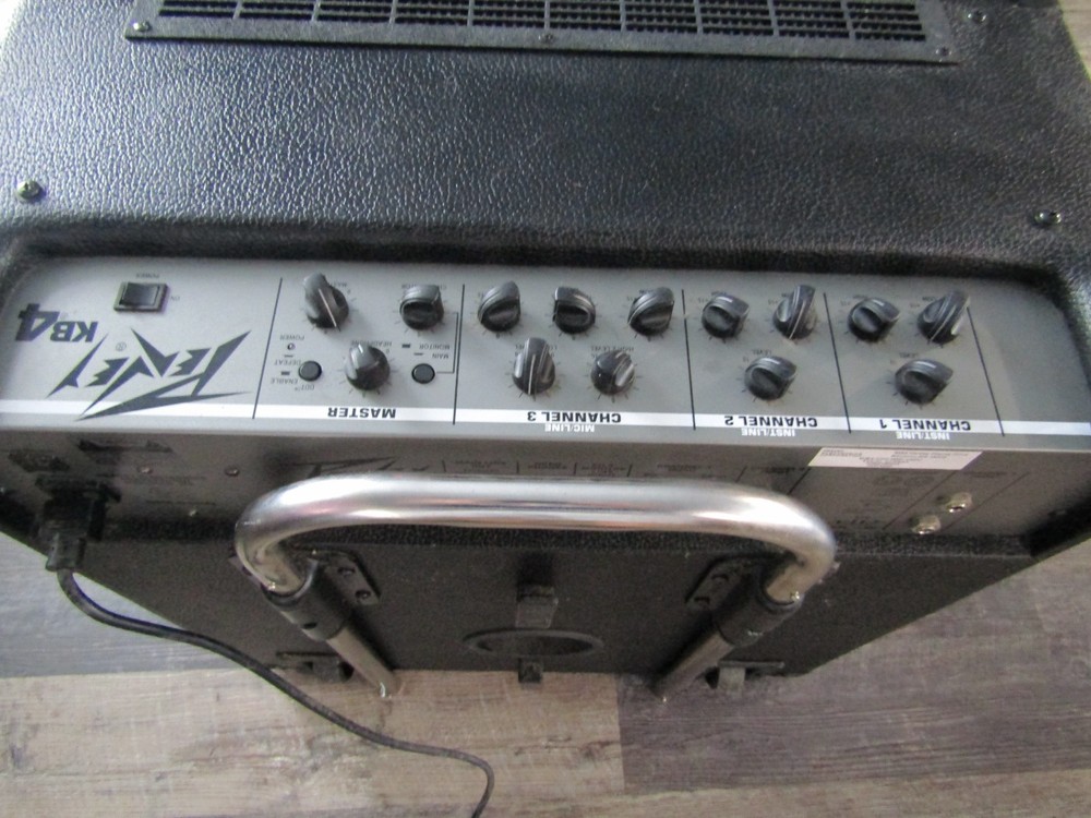 PEAVEY KB4 AMPLIFIER