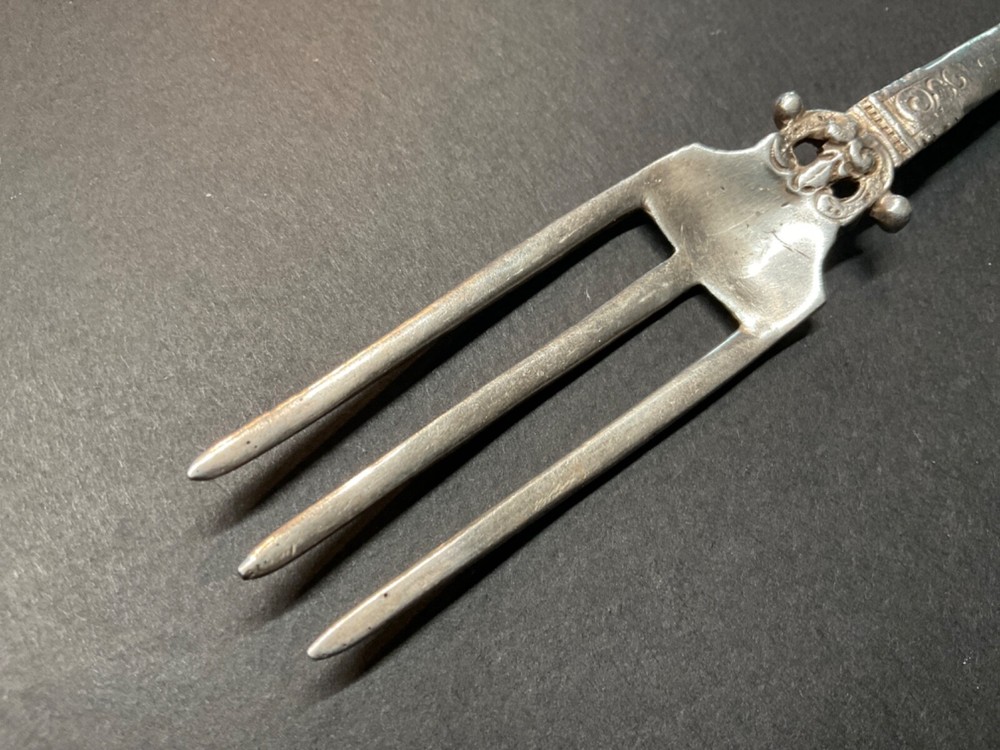 NERESHEIMER 19thC GERMAN HANAU SILVER APOSTLE FORK NO MONOGRAM 8”
