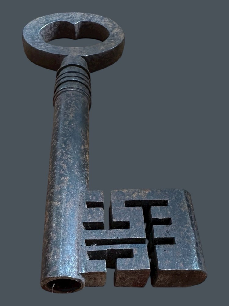 C1890 Bridge Ward Key - Good Condition